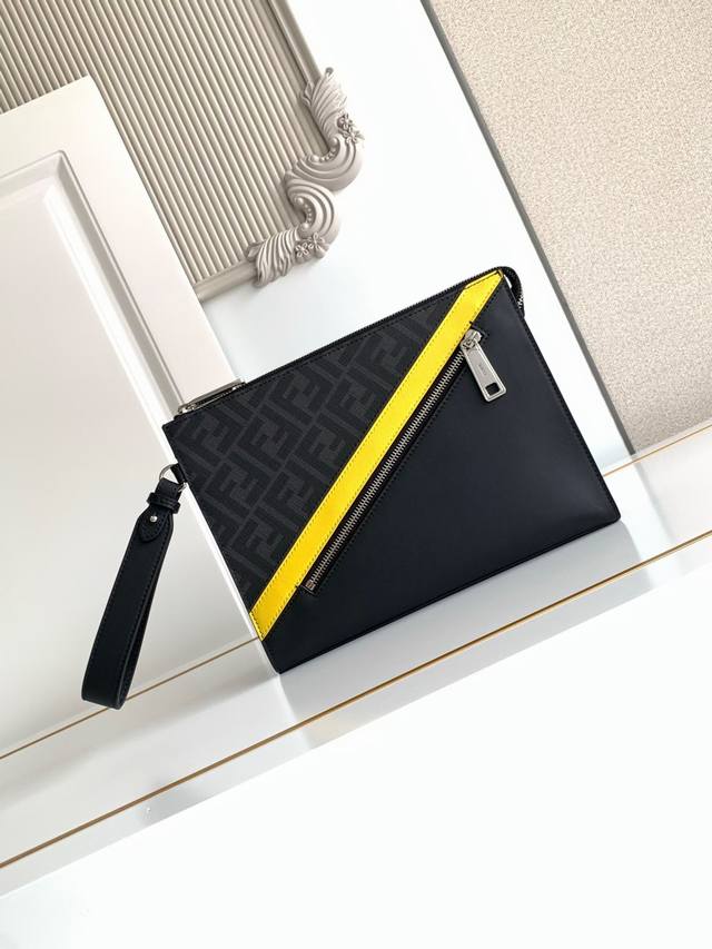 420 Original Chip Version Brand: Fendi Style: Men's Bag with Front Pocket Item N
