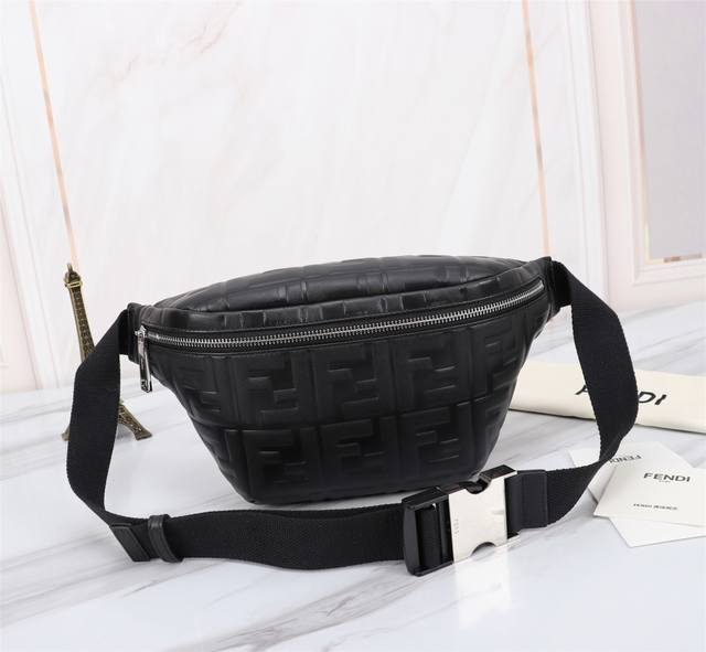 400 Original Chip Version Brand: Fendi Style: Stamped Chest Bag Item Number: 268