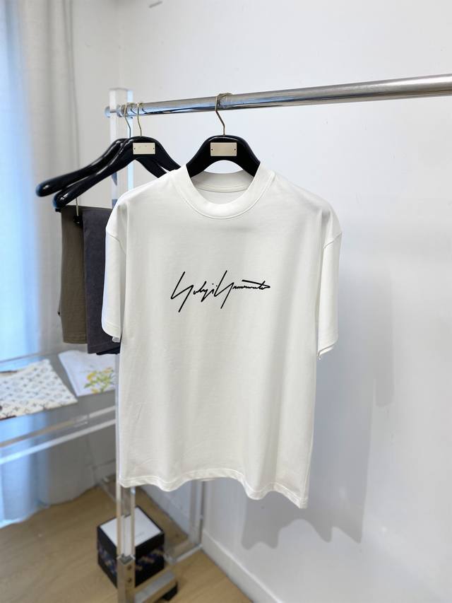 Y-3, 2026 New Arrival Short-Sleeve T-Shirt. Stylish and chic, featuring a premiu