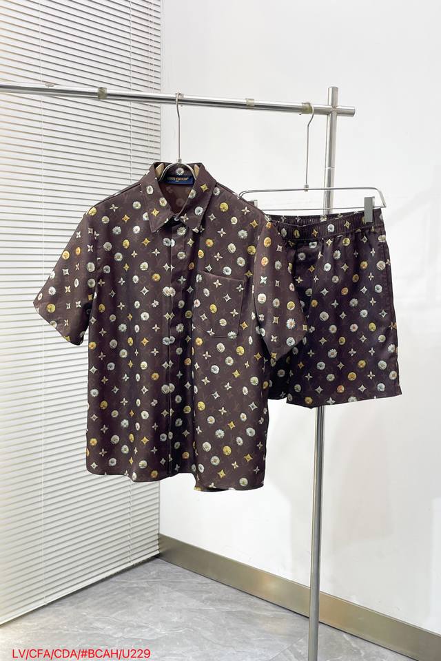 Top P260 Pants P230 U229 Lv Louis Vuitton All-over Floral and Letter Print Short Top P260 Pants P230 U229 Lv Louis Vuitton All-over Floral and Letter Print Short