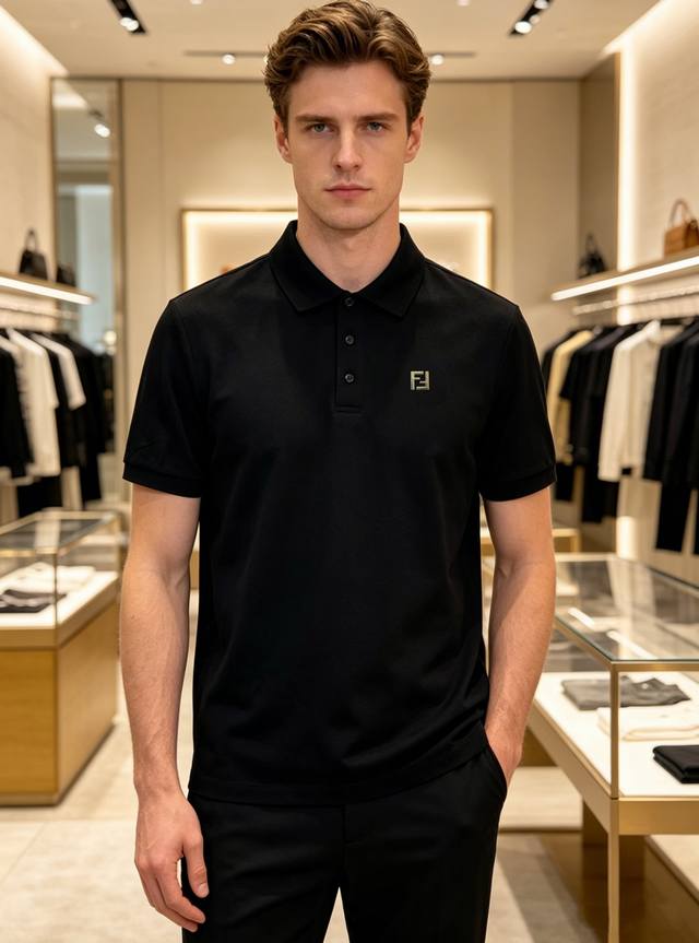 P250 Pl52802 Fendi classic solid color polo shirt. The collar design is crafted