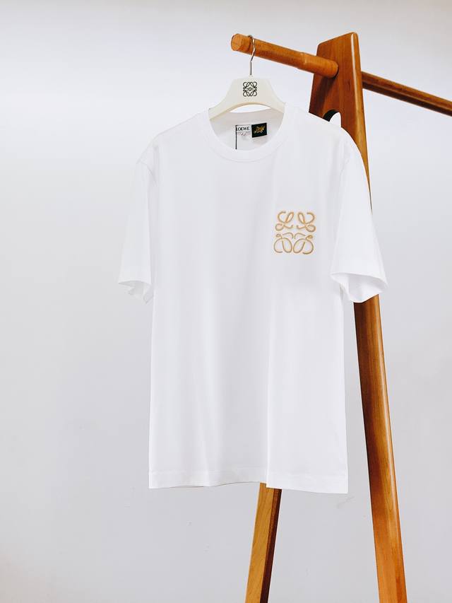 P240 Loewe 2026 Spring/Summer New Arrival Classic Anagram Embroidered T-Shirt. T