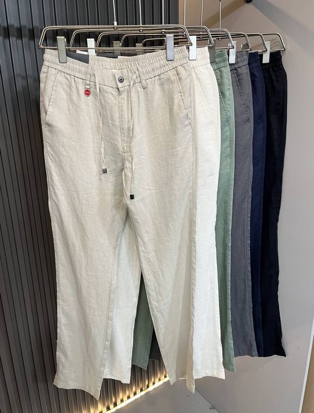 P250 Kiton 2026春夏新款男士亚麻休闲裤，男士经典时尚百搭休闲西裤衣橱里不可或缺的百搭臻品，穿着便捷舒适又非常极易搭配时尚造型基础常规的直筒版型裁剪