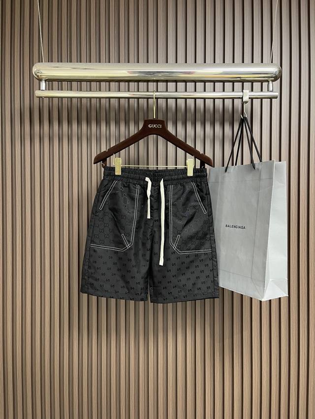 P260 Gucci double G jacquard shorts with subtle pattern. Made of imported jacqua