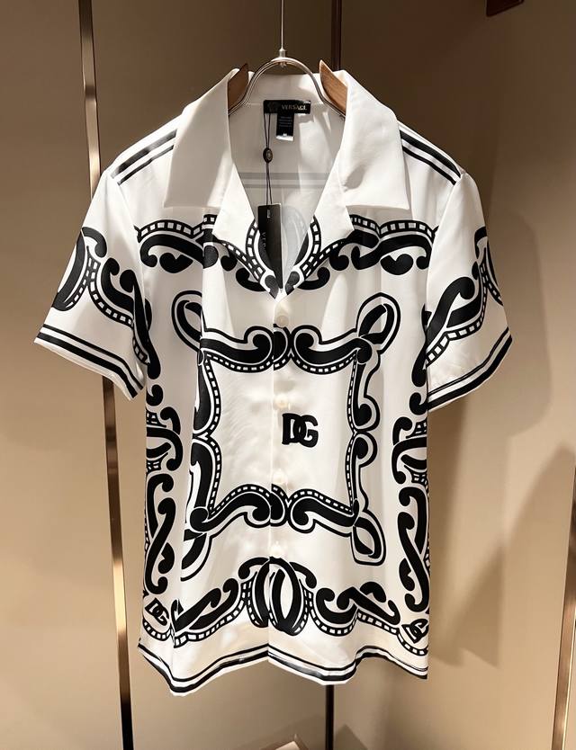 P220 Dolce&Gabba*A 杜嘉*纳2026春夏新款男女同款睡衣套装，专柜同步发售！定制专属丝绸棉面料，衣身Logo图案印花工艺设计！简约大方，从容百