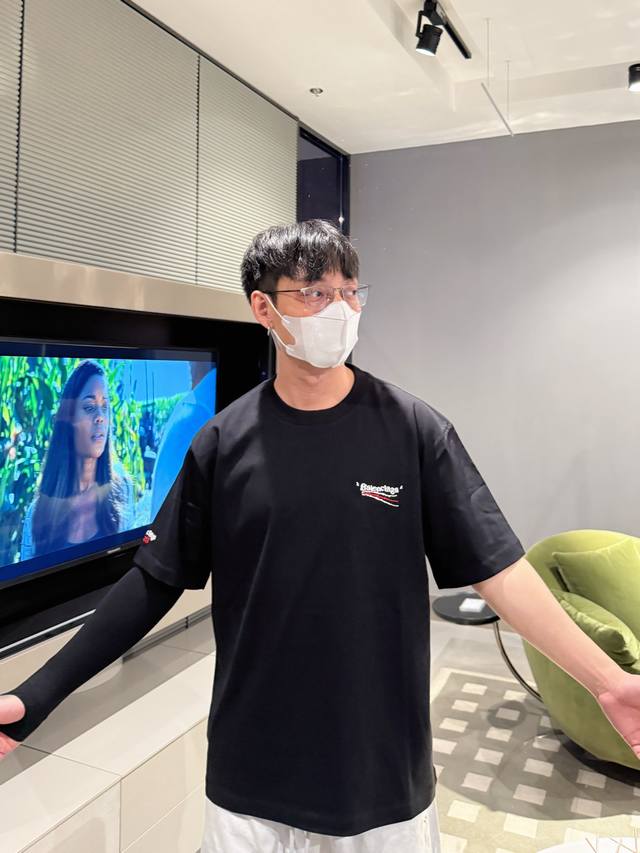 P180 巴黎世家 顶级货品高克重2026夏季新品首发专柜最新款短袖圆领T恤 高端订制 设计前卫时尚！品牌Logo重工艺设计 高端定制260克面料.手感柔软.穿