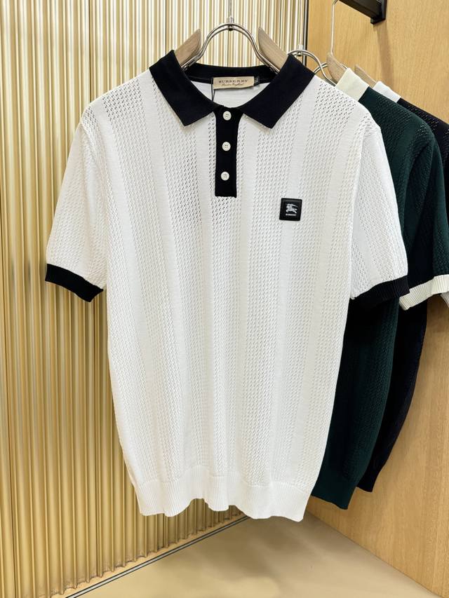 P210 Burberry巴宝莉 2026春夏新品针织短袖，翻领针织面料，手感柔软。顶级进口私货，时尚设计潮流短袖针织衫，不失奢华 品质毋庸置疑 上身效果超赞，