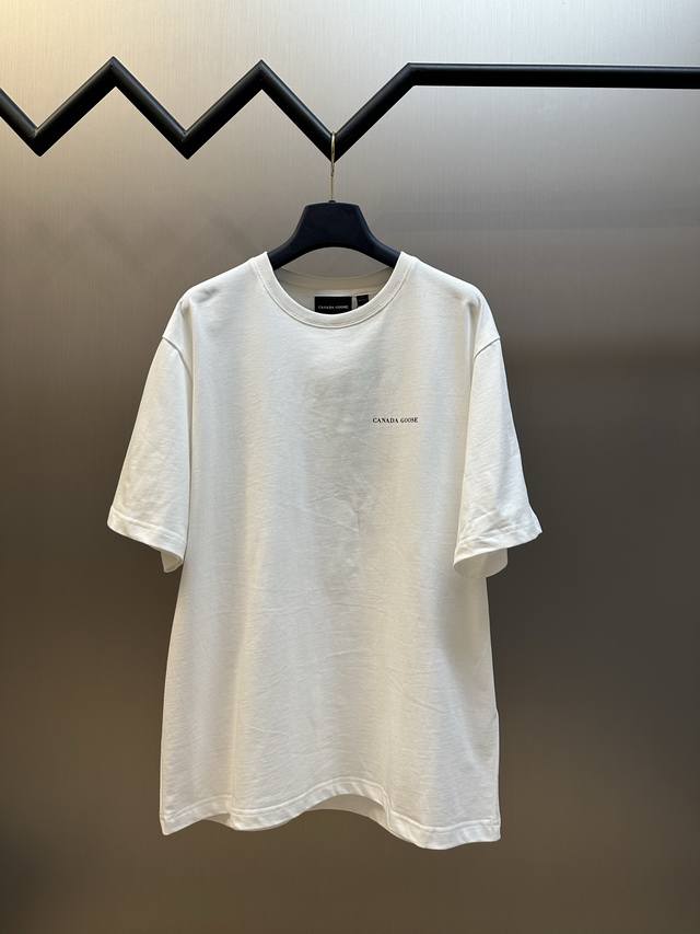 P130 Can.Goose Printed Short-Sleeve T-Shirt is made of high-count combed pure co