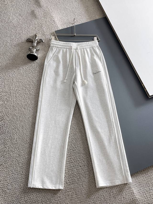 P210 Y-3 顶级货品 2026春夏新款休闲裤！官网同步发售。品牌经典Logo休闲裤 ，定制面料，舒适度极好，手触感强烈。辨识度极高，完美品相工艺。 尺码：
