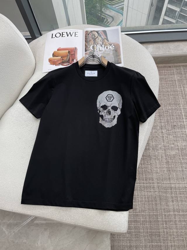 P140 Philipp Plein 2026 Spring/Summer New Arrival: A short-sleeved T-shirt featu