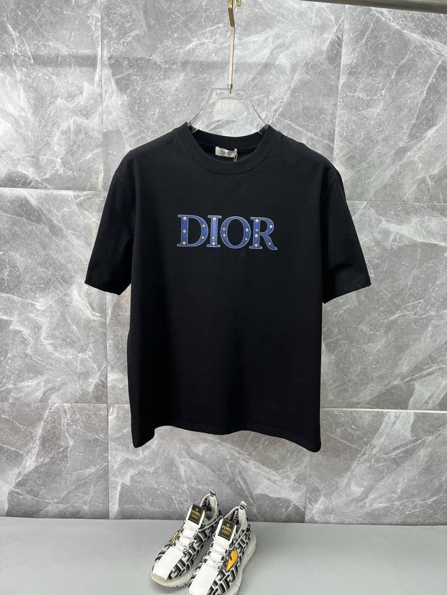 P140 Dior迪奥 2026Ss春夏最新款短袖T恤出货啦！！ 2026新款T恤 高版本专用面料 高克重 260G 纯棉面料 上身舒适不失挺阔 刺绣工艺、数字