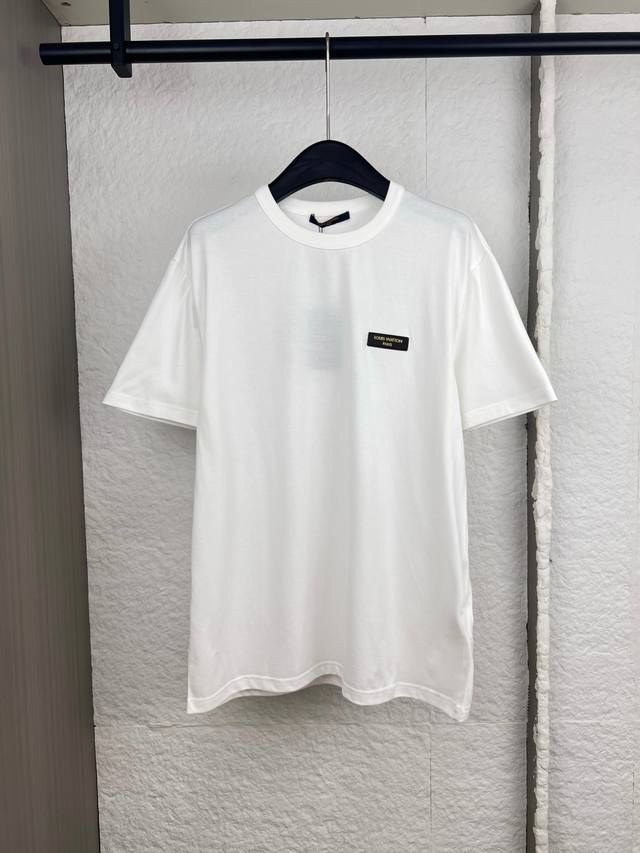 P130 1V Louis Chest Leather Label T-Shirt Short Sleeve SML XL P130 1V Louis Chest Leather Label T-Shirt Short Sleeve SML XL