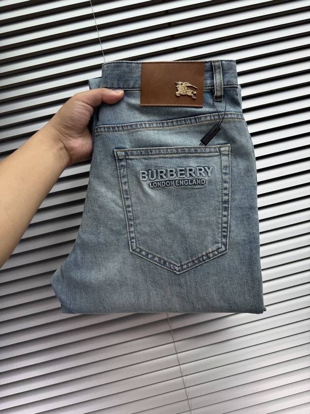 P230 Burberry. New wide-leg jeans for Spring/Summer 2026! Made with heavy-duty w