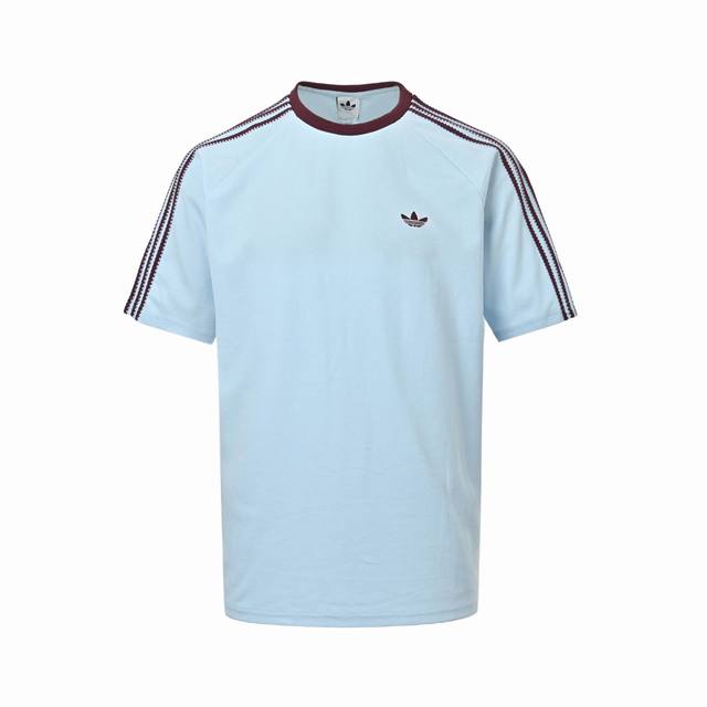 160 Adidas Originals Embroidered Three Stripes Short-Sleeve T-Shirt The small tr