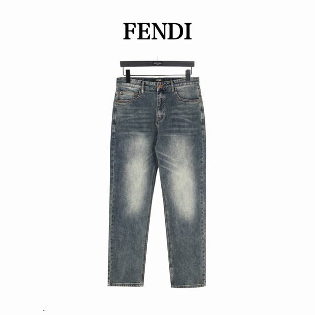 340 Fendi 芬迪彩色刺绣字母牛仔长裤 今年为止做的最牛逼的牛仔裤，重度水洗工艺，暗藏玄机的细节非常多，这次主推的裤子无论是版型还是上身都太完美，比伯以及
