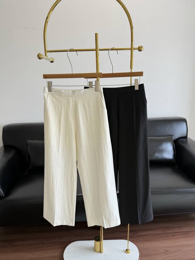 P320 Theory linen trousers. Exquisite silhouette, complemented by the comfortabl
