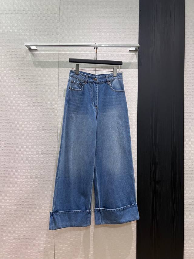 P360 New Zhu Zhu style wide-leg jeans with rolled-up hem, light blue wash, V-nec