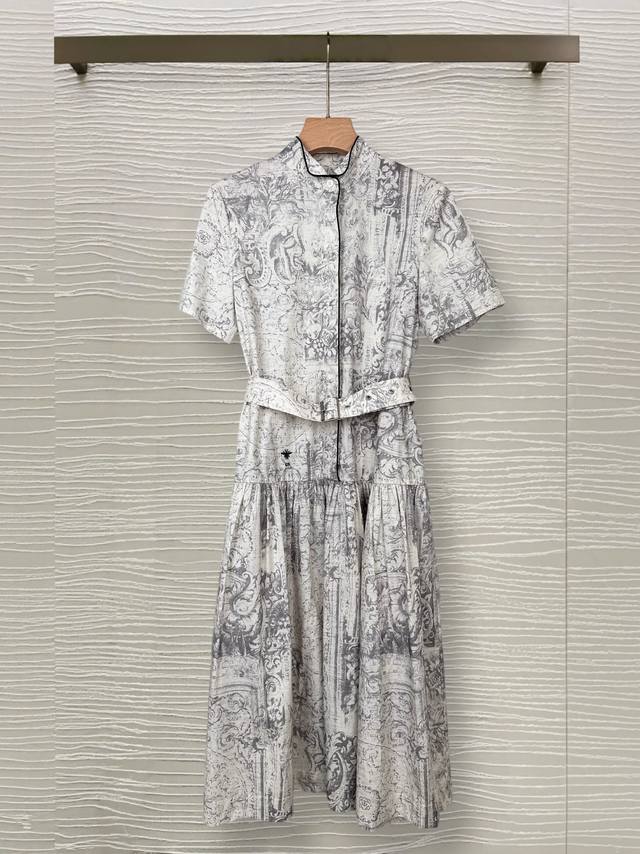 P380原单狠货女装 配包装26夏季上新New Arrival 26夏季 Cd*复古印花收腰连衣裙｜经典高级水墨法式图腾印花，小立领包边+小蜜蜂刺绣，搭配同色系