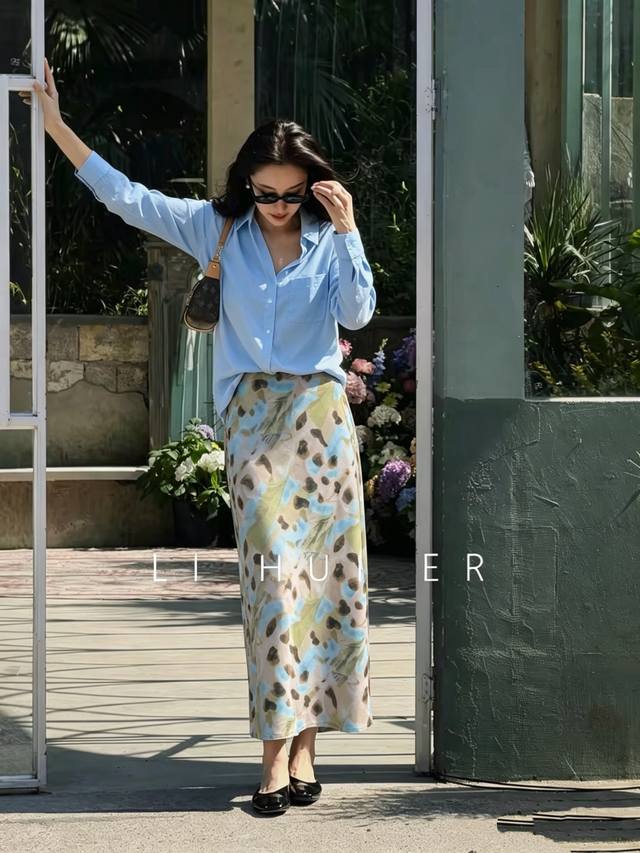 P340 A relaxed, stylish, and casual floral print midi skirt and shirt set. The g