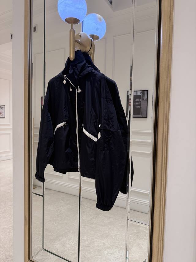 P560 Original Women's Moncler Marmacy Navy Blue Jacket with Packaging. Made of l