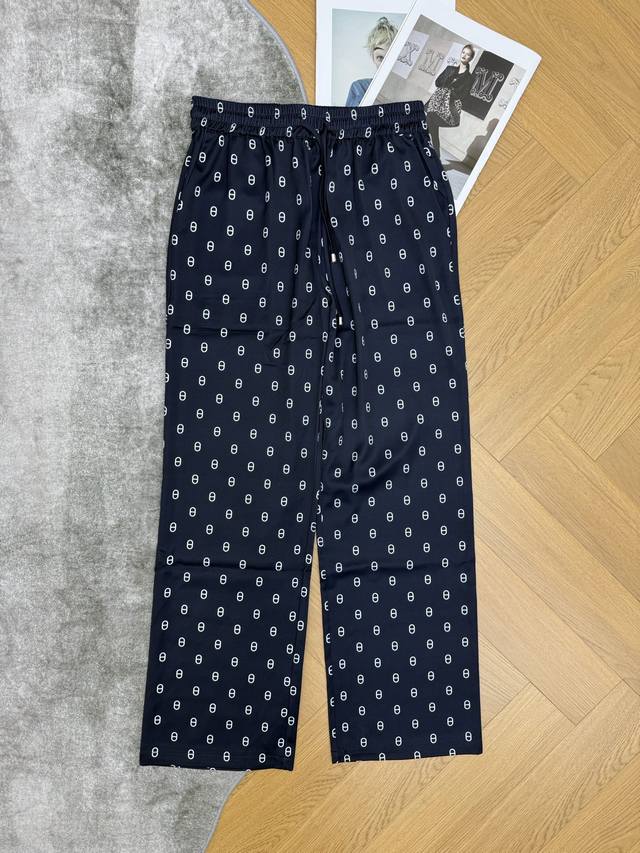 P300原单狠货女装 配包装H家 2026夏季新款 猪鼻印花垂感阔腿裤 藏青色轻奢风阔腿裤 打造日常高级感穿搭的理想单品 裤身采用简约大气的底色 搭配精致满印猪