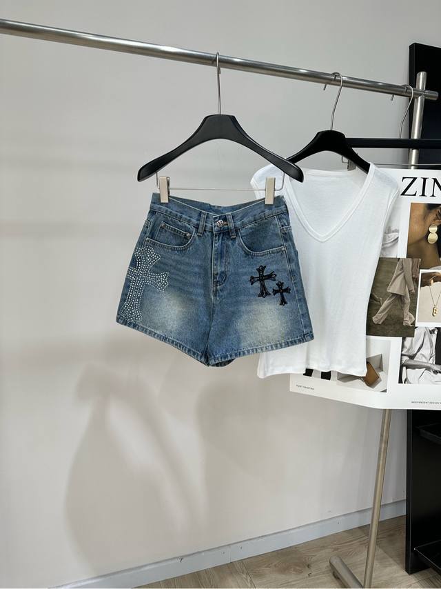 P250 Chrome Hearts Cross Rhinestone Denim Shorts Fabric: Denim Cotton Color: Blu