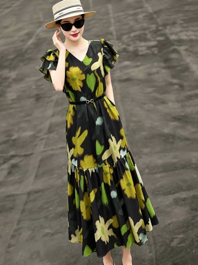 P340 A stylish and versatile linen dress with a built-in filter. The ruffled sle