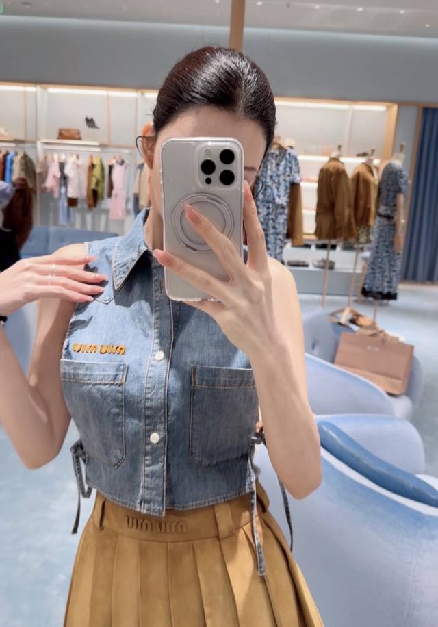 P340 90s Spring/Summer New Arrival Miu Denim Vest - Retro Sweet and Cool. The di