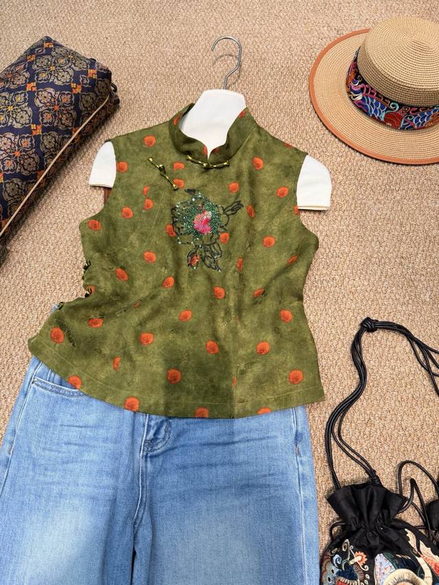 P520100 Silk Xiangyun Yarn Slim Waist Vest in Two Colors