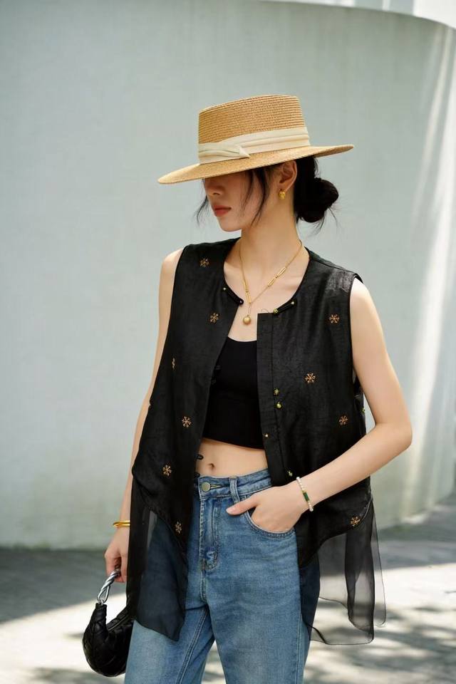 P470100% Mulberry Silk Xiangyun Yarn Embroidered Vest M-XL.