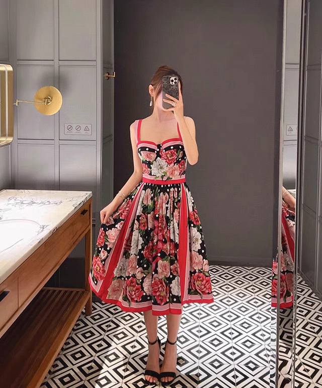 P300Dol*E & Gabb*Ana Dolce & Gabb*Ana Feminine Passionate Colorful Floral Allure
