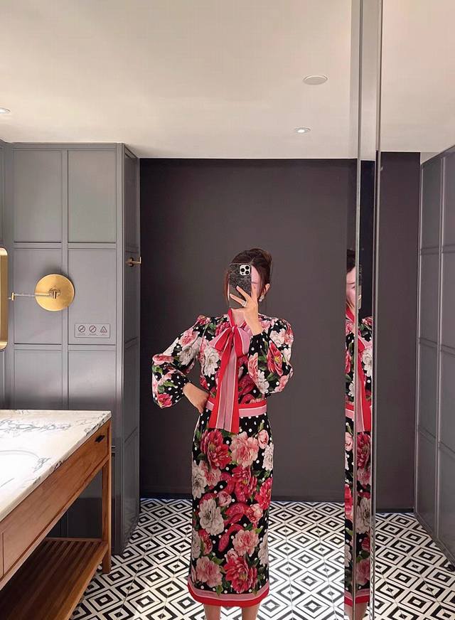 P300 Set: Dolce & Gabb*Ana Sicilian Feminine Passion, Colorful Floral Prints, Al