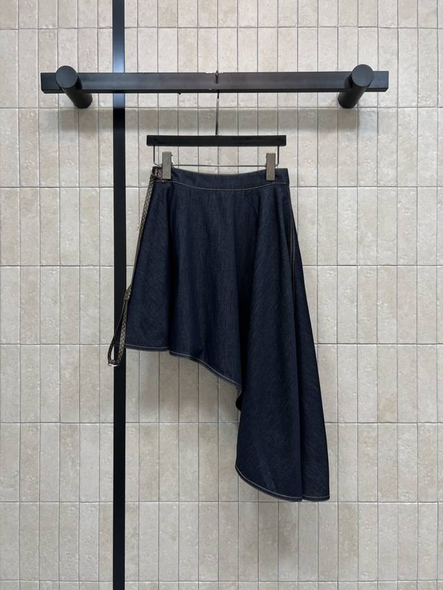 P340 L's 2026 Summer New Irregular Denim Skirt: Retro fabric texture and drape,
