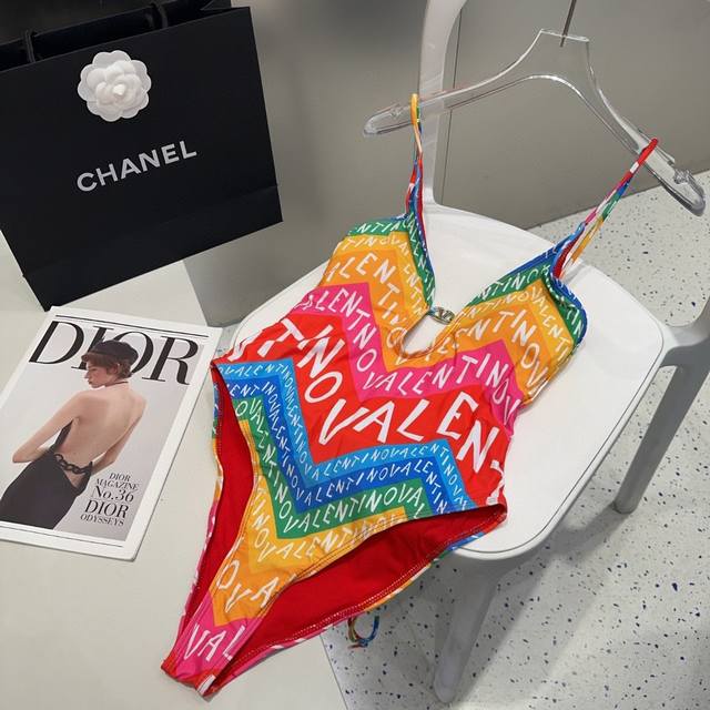 P190 Valentino swimsuit, slimming and beautiful! Very stylish Sml