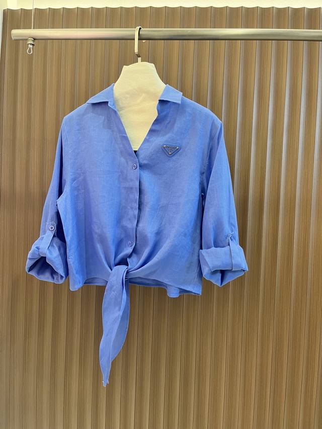 Prada's latest breathable Tencel-linen fabric, comfortable and sweat-free. The k