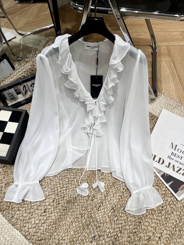 Ys* 2026 Ss Today's heart-fluttering moment is this white shirt with its built-i