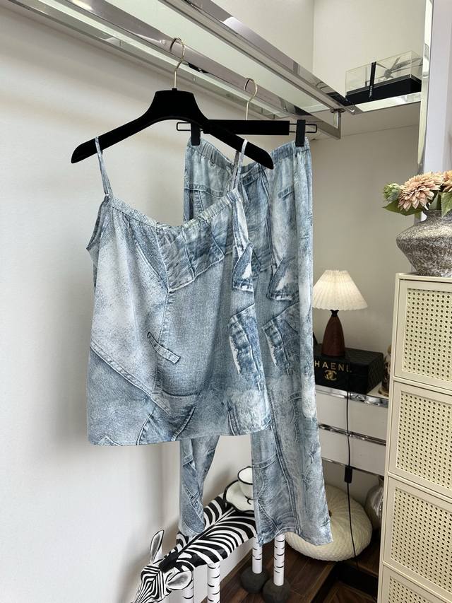 With its gentle fabric, it soothes all your worries. The ultra-silky fabric feel