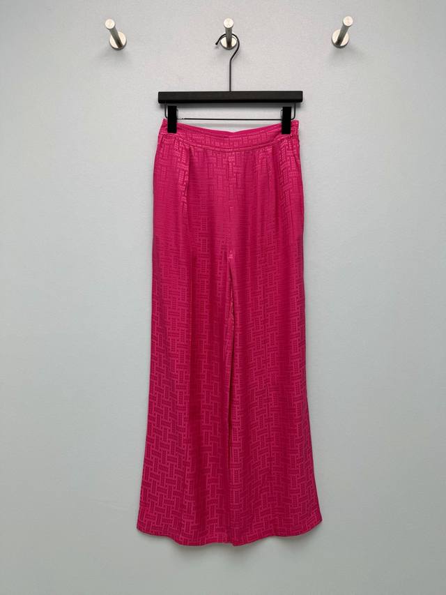 Wide-Leg Pants P680 Herme*26 New Silk Jacquard Wide-Leg Pants. The subtle textur