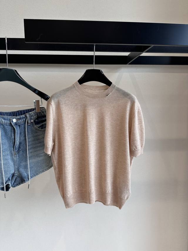 P340 2026Ss Spring/Summer New Prada Camel Knit Short-Sleeve Top. Made of soft an