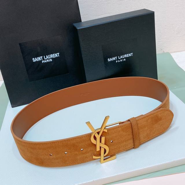 P260 宽版腰饰皮带。Salnt.Laurent.Paris.搭扣腰带. 镌刻圣罗兰 Paris标志。 复古铜金色金属配件 可调节搭扣开合设计，简单百搭！5.