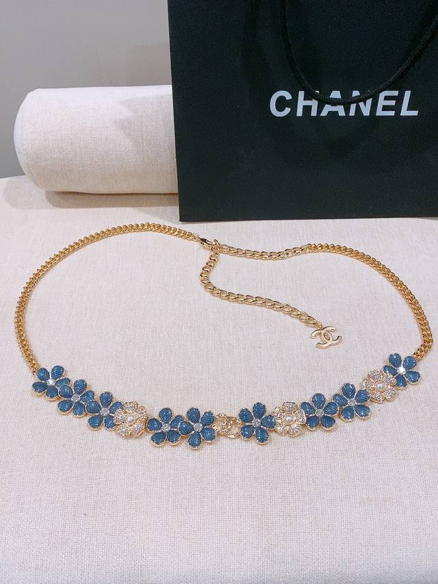 P310-香家小菊花腰链 Belt Chanel新入手的#菊花牛仔腰链 金属 人造珍珠 及水钻银与珍珠白 牛仔色系小菊花 平时用来搭配黑色山茶花连衣裙 点睛饰品