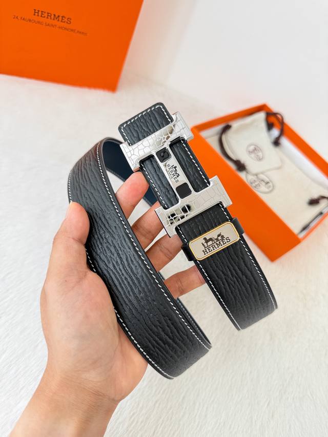 品名： 爱玛仕.Hermes腰带 皮带 原单P200 型号：挂扣，经典纯钢材质扣头，双面头层牛皮，图片实物拍摄 材料：双面头层牛皮，挂扣系列，纯钢材质扣头，镀钯