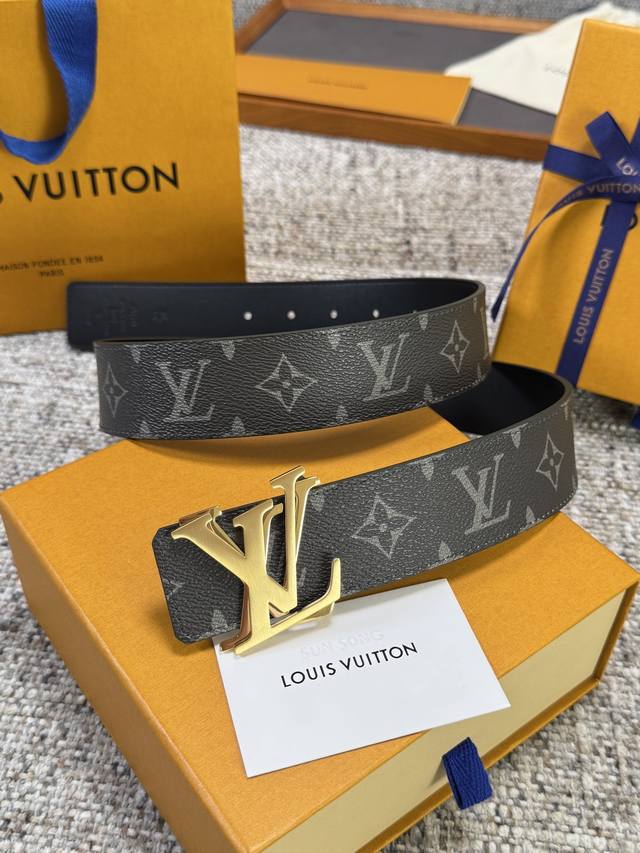 P200 Louis Vuitton LV belt, green monogram leather, original hardware, exquisite