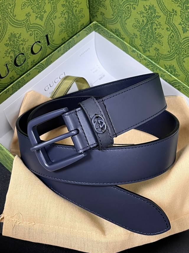 3.5cm wide blue calfskin leather belt with a ring and stitched label. This belt
