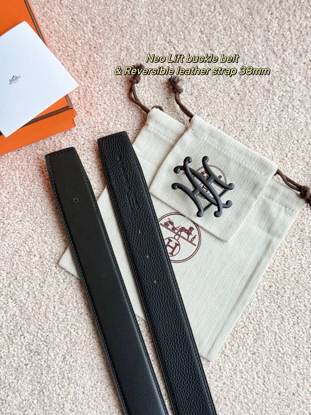 P200 Black Warrior Neo Lift, featuring exquisite hardware and imported black Tog