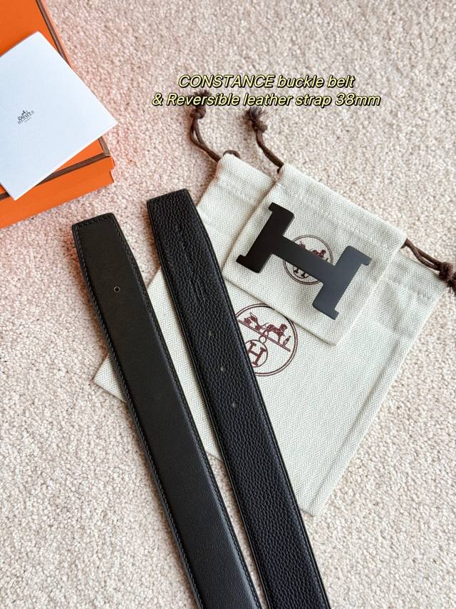 P200 Black Warrior Constance belt, featuring exquisite hardware and imported bla