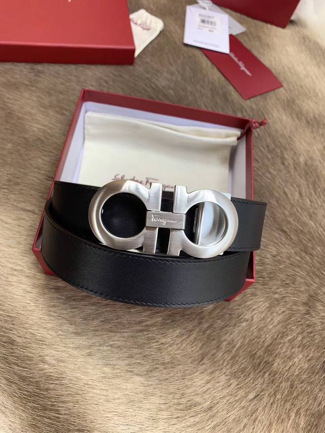 P160 Ferragamo bespoke men's leather belt, 3.5cm in length, made of double-sided P160 Ferragamo bespoke men's leather belt, 3.5cm in length, made of double-sided