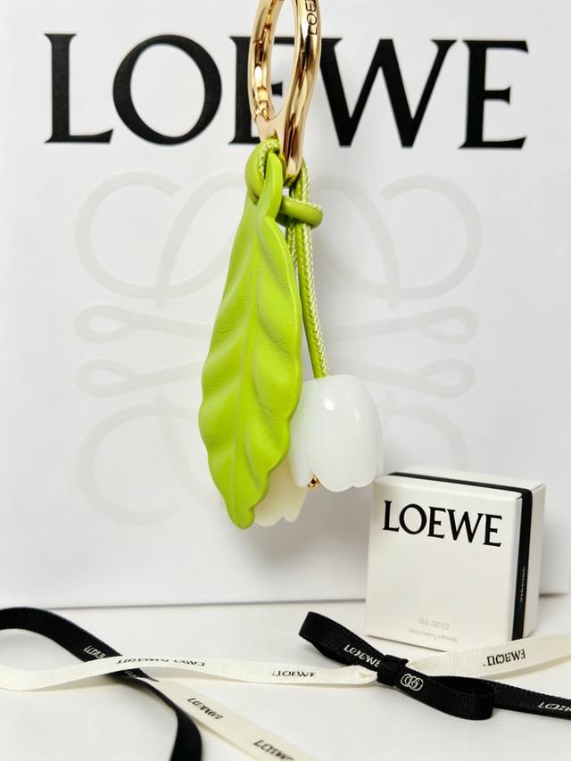 P80 Loewe tulip charm, with its warm, creamy white bud and fresh green leaves, i