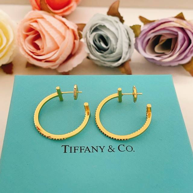P90Te083 Tiffany's latest rose gold diamond-encrusted smiley face earrings, made P90Te083 Tiffany's latest rose gold diamond-encrusted smiley face earrings, made