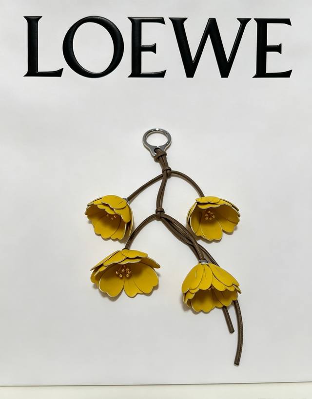 P100 - Loewe Bouquet Pendant | Bring the brightness of spring to your bag. Who c